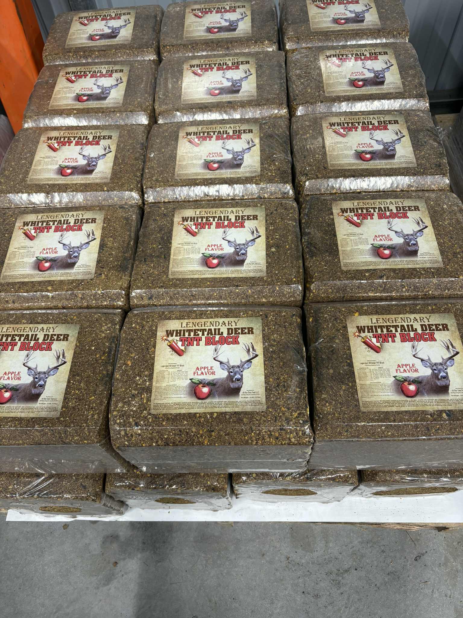 Legendary Whitetail TNT Feed Block - Image 2